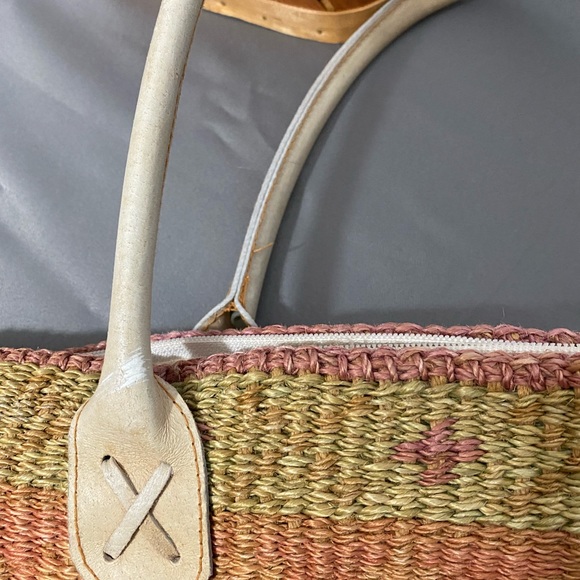 Woven straw beach carry all purse - Picture 3 of 8